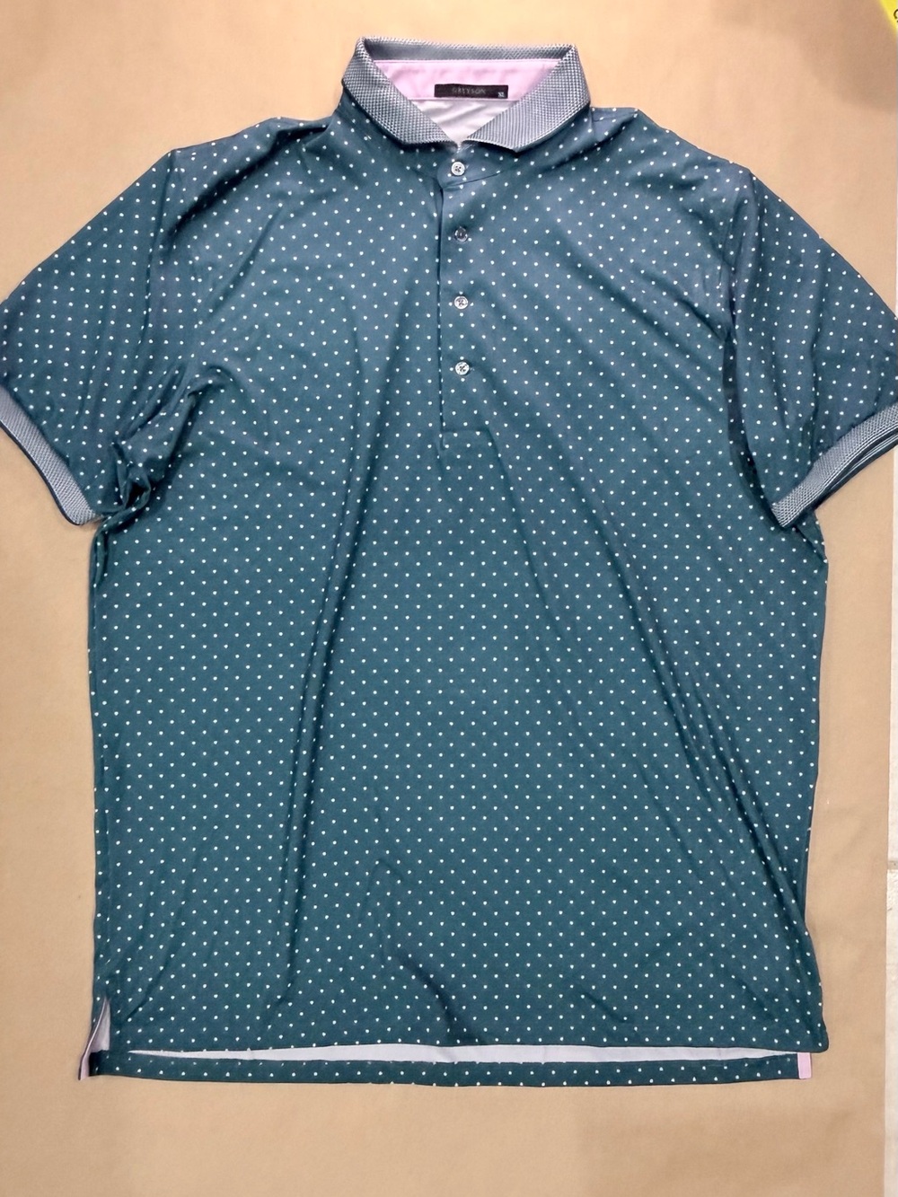Greyson XL Teal Micro‑Dot Performance Polo – Wolf/Monogram Logo Pattern